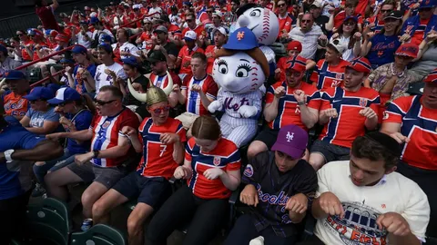 Вболівальники ЧС підкорюють стадіони MLB — ось як це виглядає