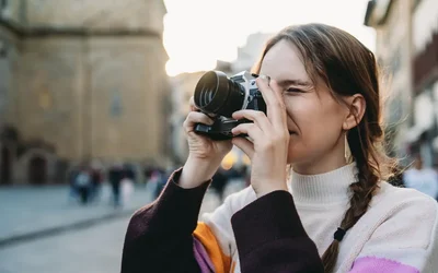 Чому покоління Z масово повертається до плівкової фотографії