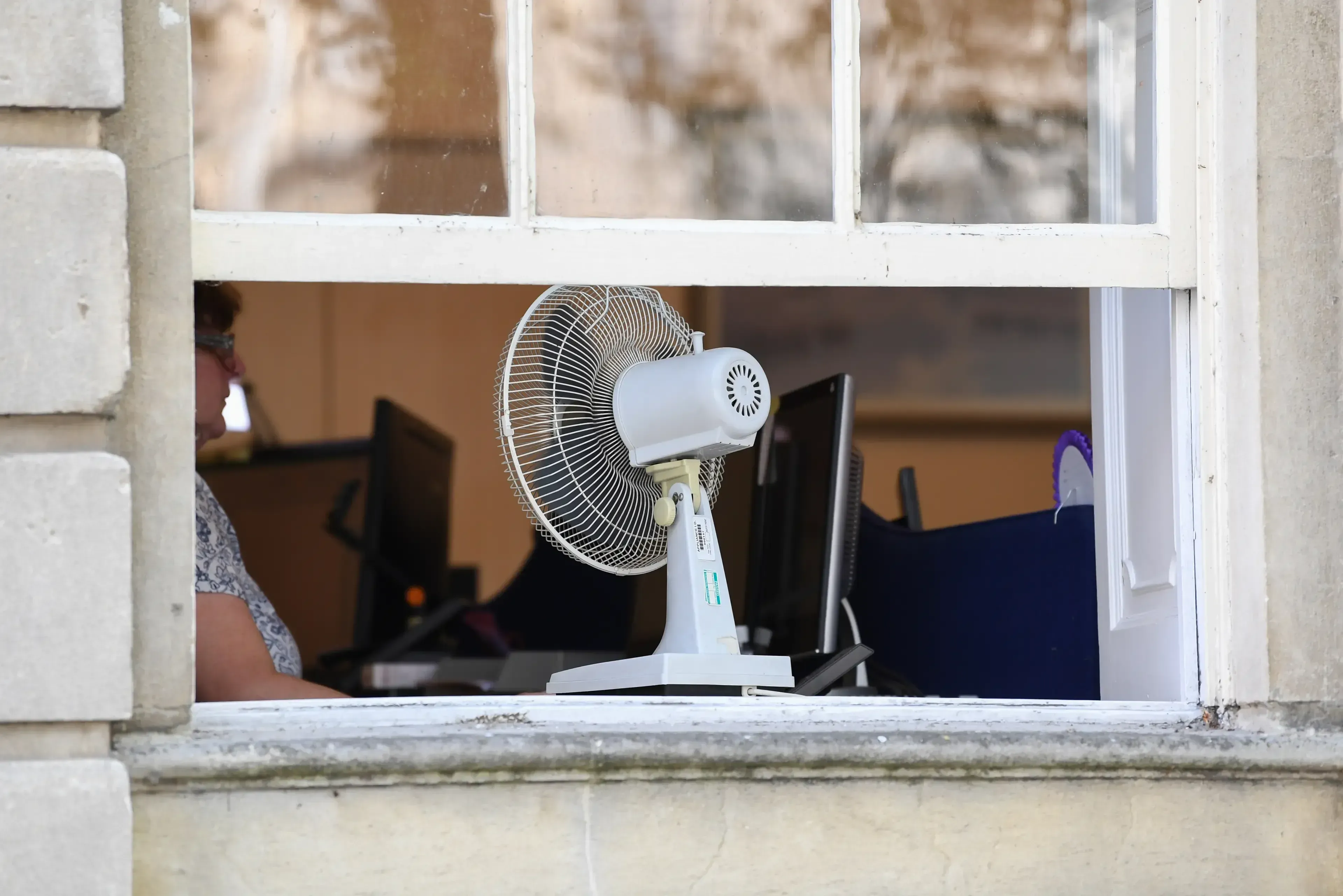 Open windows during peak heat can trap hot air indoors